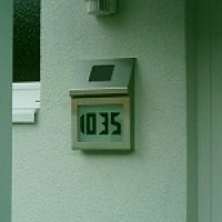 Hausnummer mit Eingang